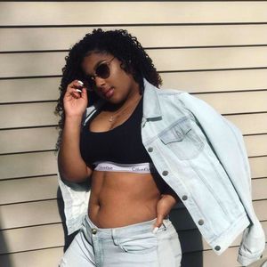 Meet your Posher, Zahniya